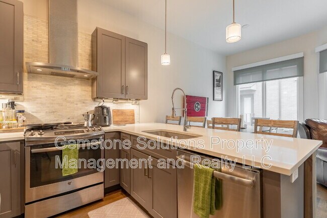 Building Photo - 815 Melpark Ct