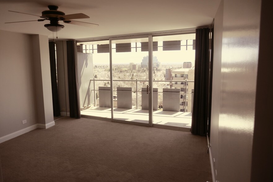 Bedroom 1 15'7" x 14'2" - 790 N Washington St