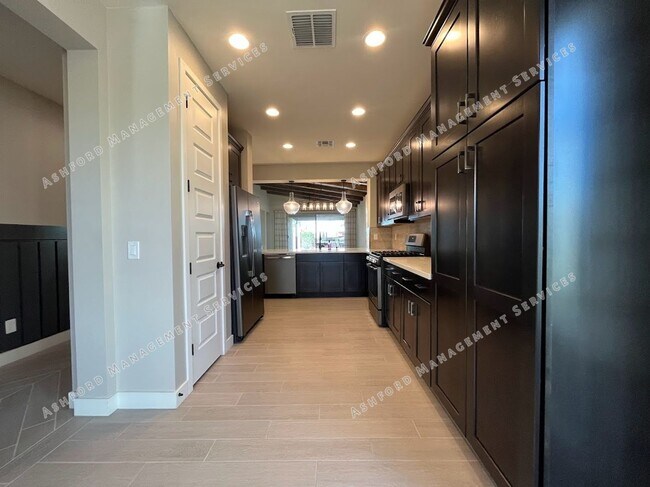 Building Photo - BEAUTIFUL 3 BEDROOM 2 BATHROOM HOME IN PEORIA