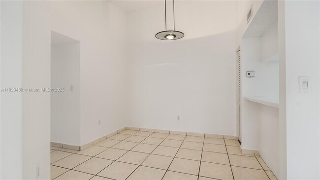 Building Photo - 20680 NE 4th Ct