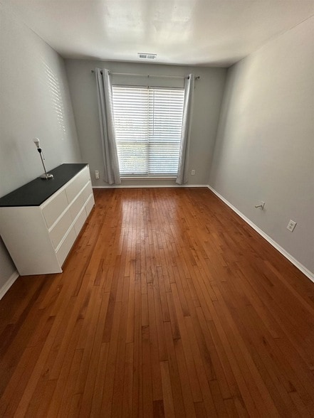 Building Photo - 21 Buttonwood St