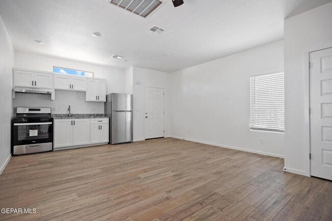 Building Photo - 916 St Vrain St