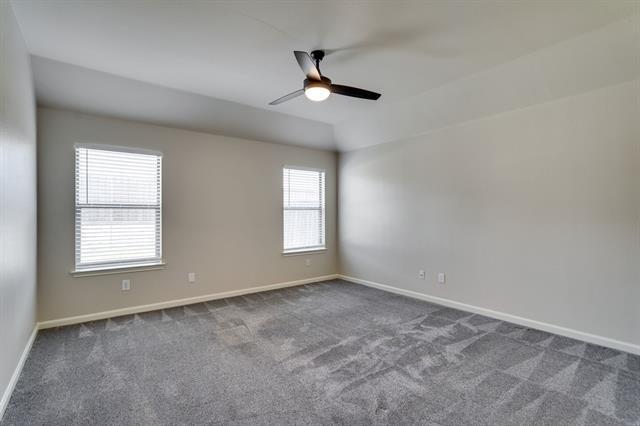 Building Photo - 9604 Palm Valley Dr