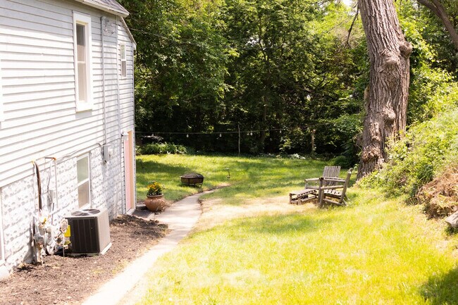 Building Photo - 2919 Elm St