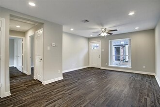 Building Photo - 10002 Neuens Rd