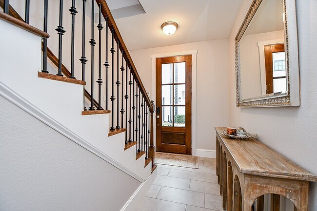 Building Photo - 4604 Chartres St