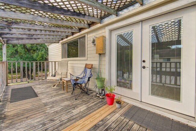 Building Photo - 12973 Trail Hollow Dr