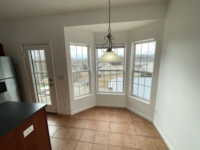 Building Photo - Jordan Ridge Bordeaux area home with bonus...