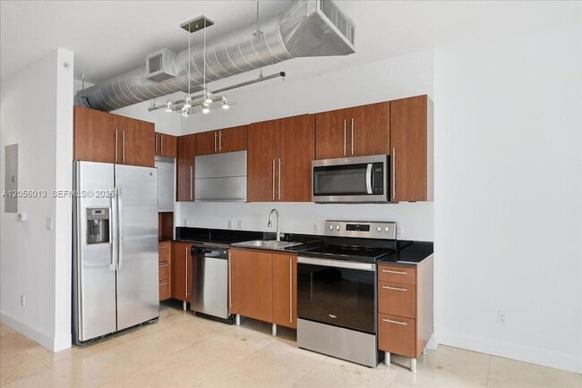 Building Photo - 690 SW 1st Ct