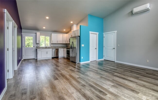 Building Photo - 2 bedroom close to the beach