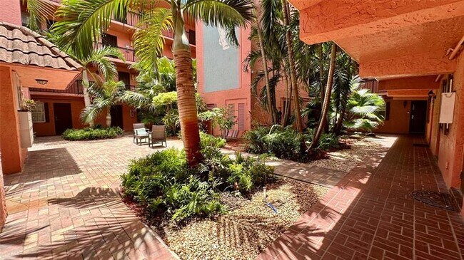 Building Photo - 670 Tennis Club Dr