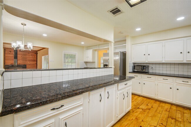 Building Photo - 804 Chickasaw Dr