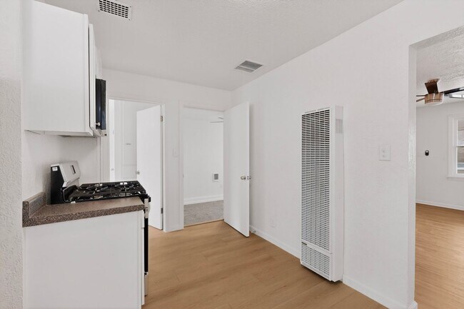 Building Photo - 714-714 Madison St NE