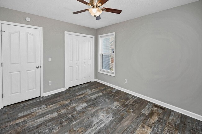 Building Photo - Refined 3-Bedroom Home with New LVP Flooring in Prime West Columbia Location!