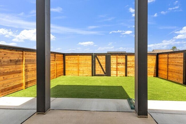 Building Photo - OPEN HOUSE THIS SATURDAY! April 25, 2026 10:00 AM to 1:00 PM