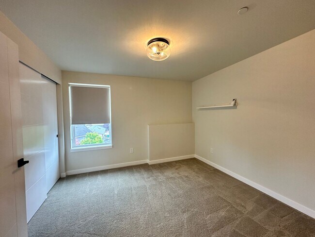 Building Photo - 2527 Gibson Rd