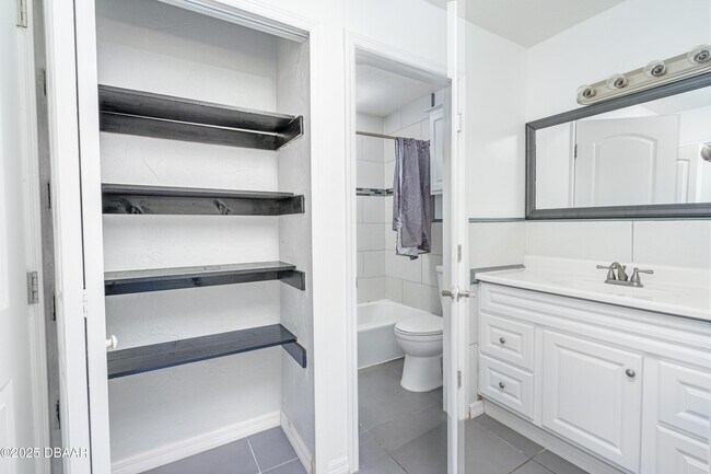 Building Photo - 144 S Halifax Ave