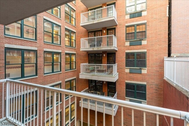 Building Photo - 7 Prospect St