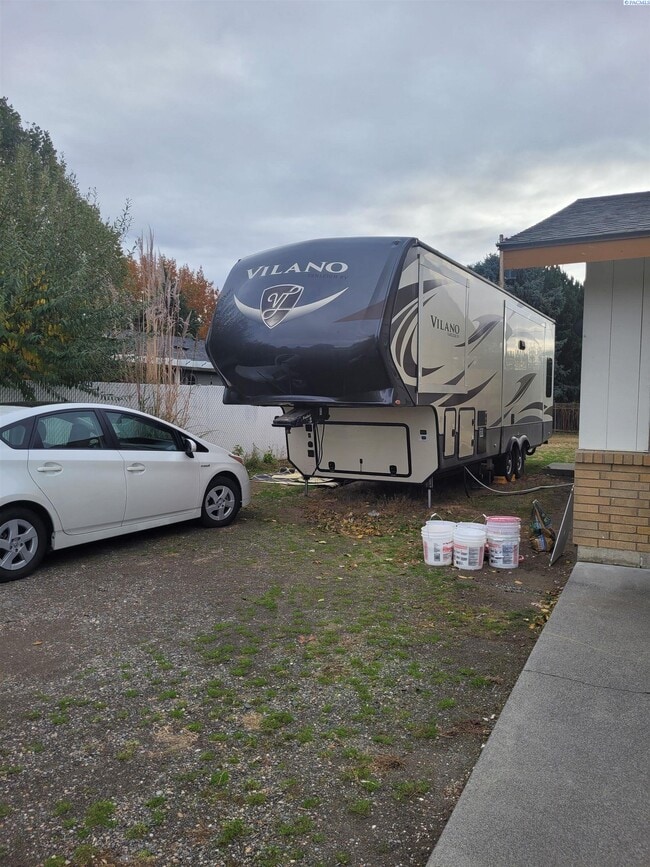 Building Photo - 3714 W Nixon St