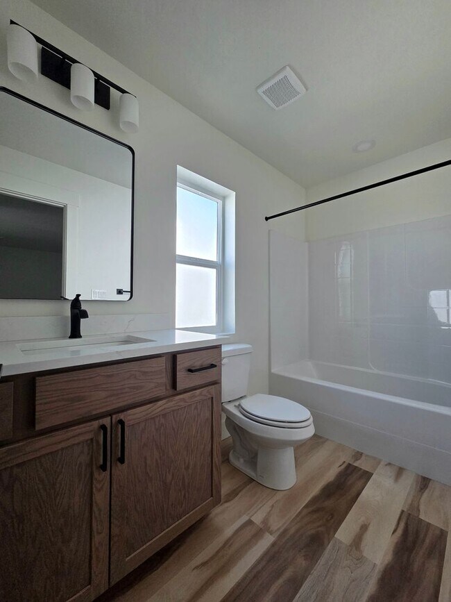 Building Photo - 4601 Highgarden Wy