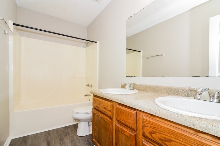 Building Photo - 12921 Robin Cir