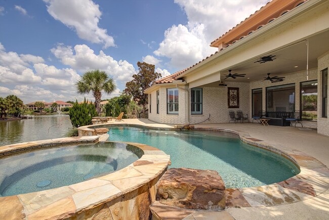 Building Photo - 18422 Windsor Lakes Dr