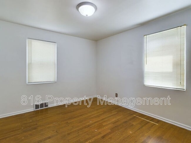 Building Photo - 1323 Meadow Lake Terrace