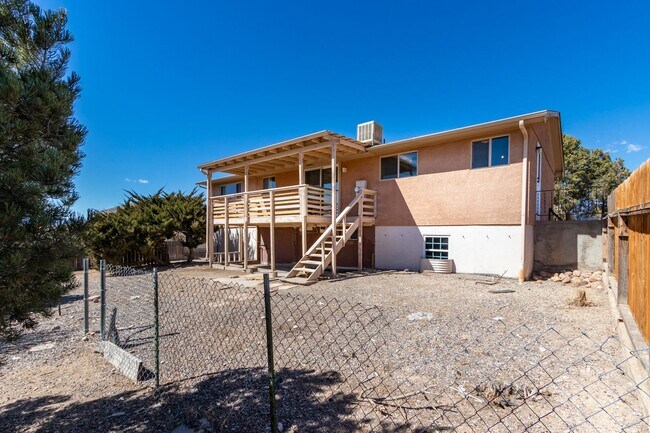 Building Photo - 544 S Watermelon Dr