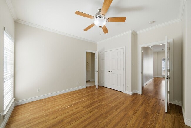 Building Photo - 3243 N Pemberton Cir Dr