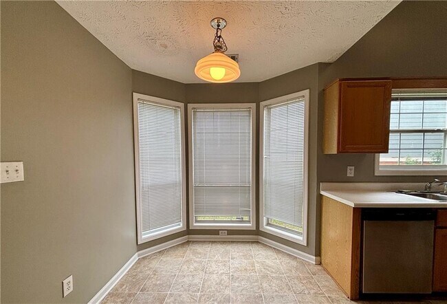 Building Photo - 2900 Camelot Woods Dr NW