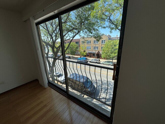 Building Photo - Spacious 2BR Townhome in West Ridge – 1,80...