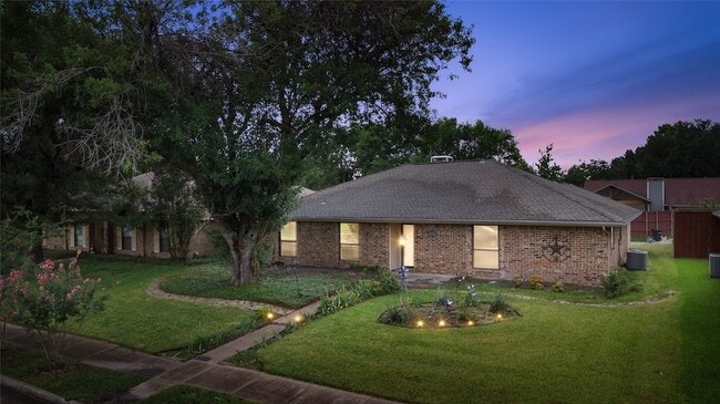 Building Photo - 1637 Stroud Ln