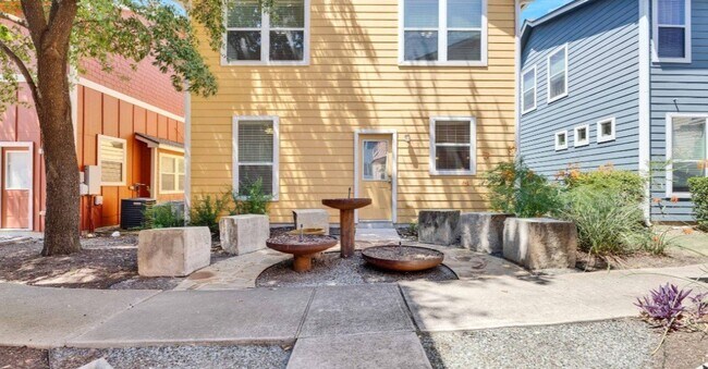 Building Photo - 1601 Miriam Ave
