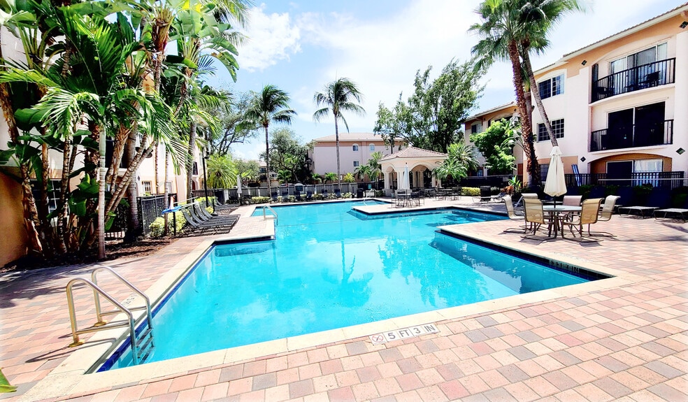 Pool (heated) - 2033 SE 10th Ave