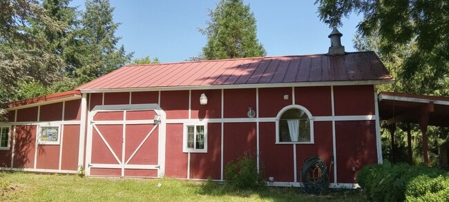 Building Photo - Charming Barn-Style Cottage in the Country...