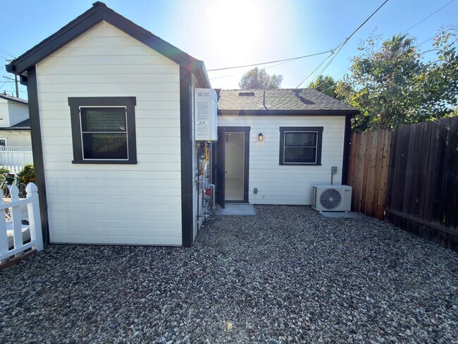Building Photo - 329-335 E. Palmyra Ave. Orange, CA 92866