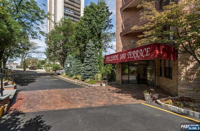 Building Photo - 1450 Palisade Ave