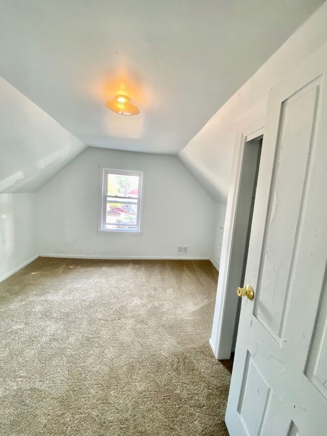 Building Photo - Four Bedroom, Two Full Bathroom - Steps to EMU's Campus