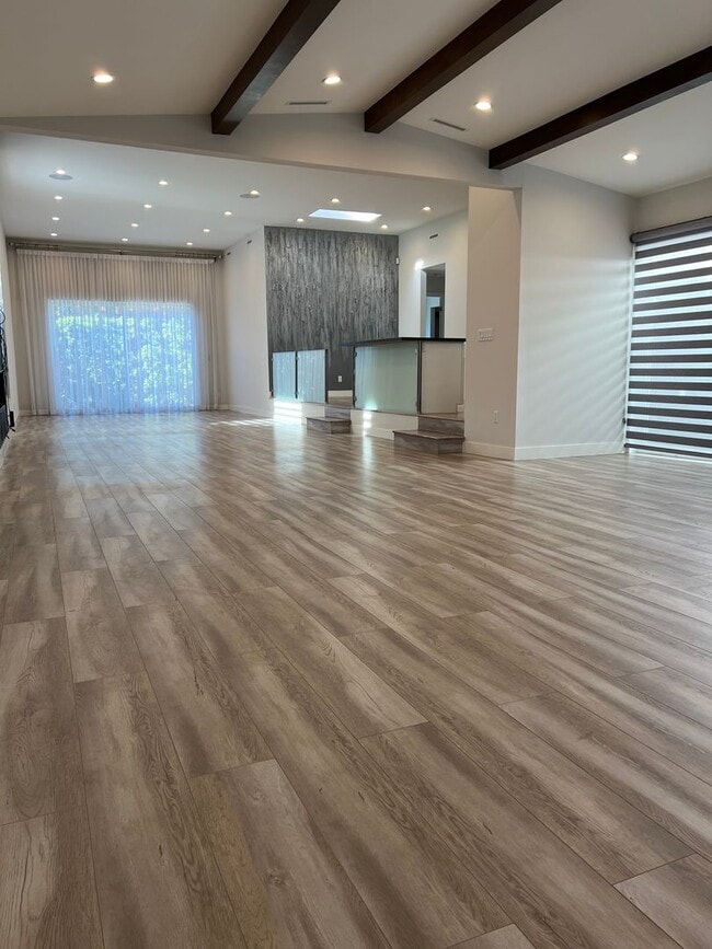 Building Photo - 2 Bedroom Modern Luxury, Valley Village