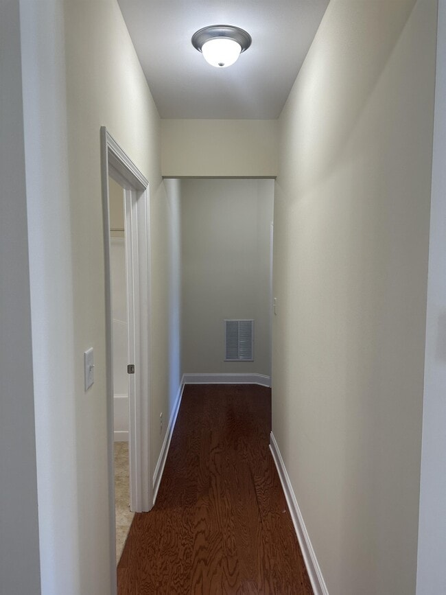 Building Photo - 1907 Willoughby Dr