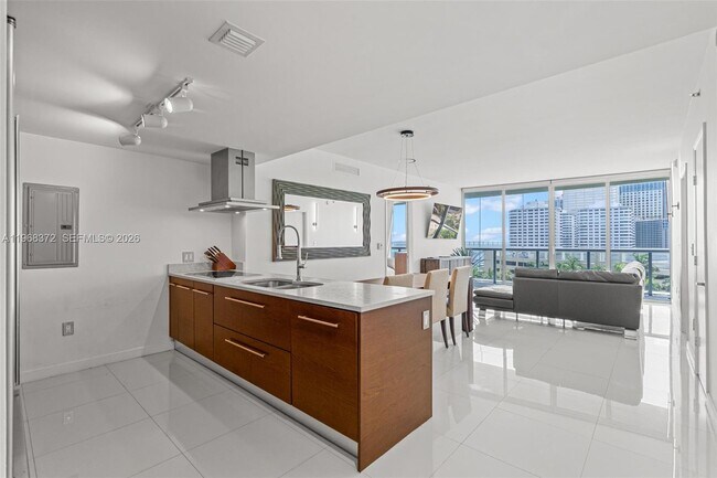 Building Photo - 495 Brickell Ave