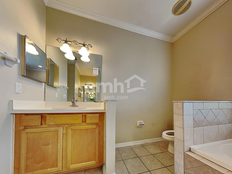 Building Photo - 1520 Presidio Dr