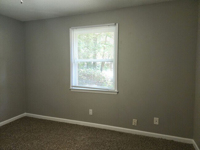 Building Photo - 1336 Whitfield Park Dr