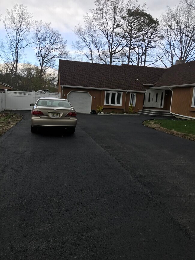 Building Photo - 201 Spring Mill Dr