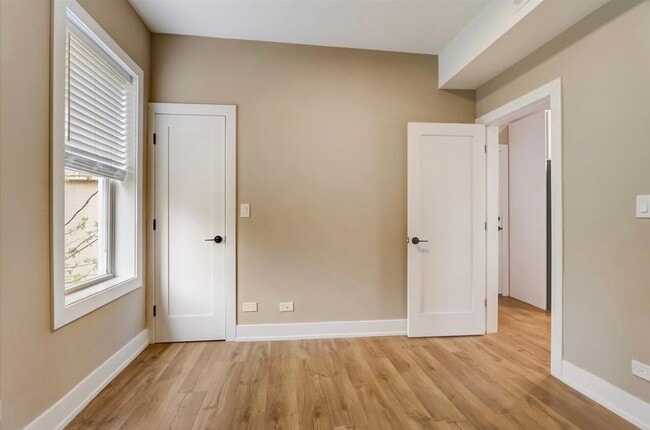 Building Photo - 3001 N Sawyer Ave