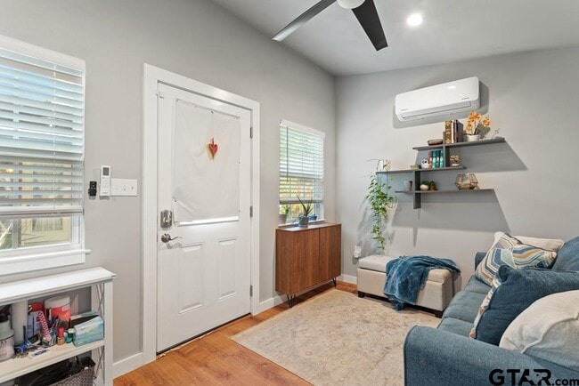 Building Photo - 308 Willow Rd