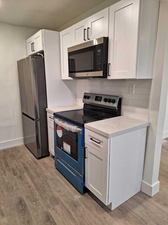 Building Photo - 1000 W 1st St