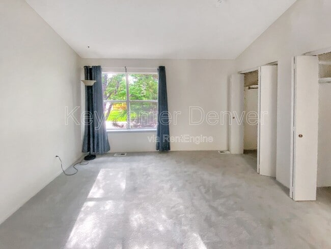 Building Photo - 10587 W Maplewood Dr