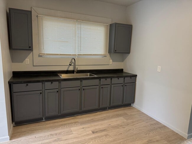 Building Photo - 149 Farrand Park