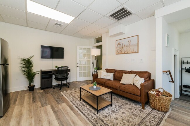 Building Photo - 344 N Lime St